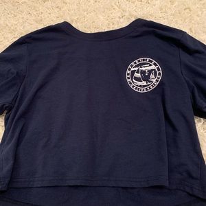 Cropped navy tee